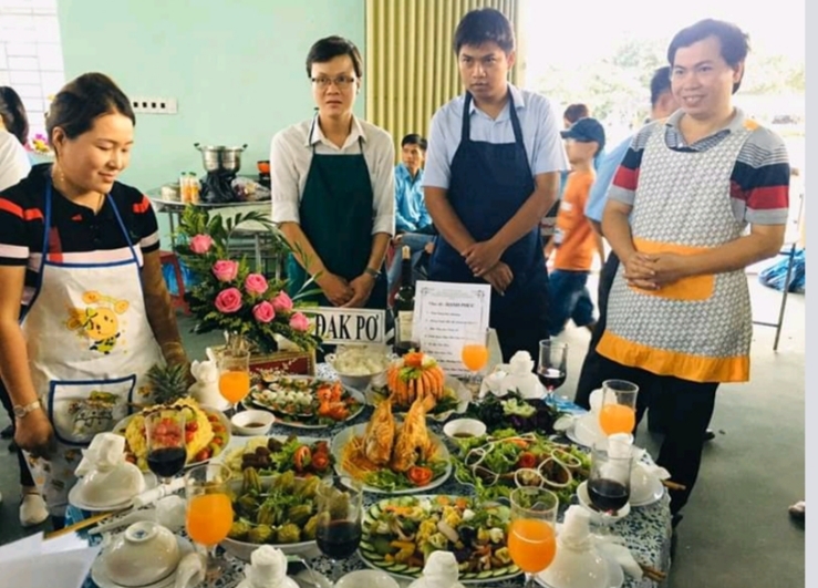 soi noi hoi thi nau an voi chu de mam com cuoi tuan