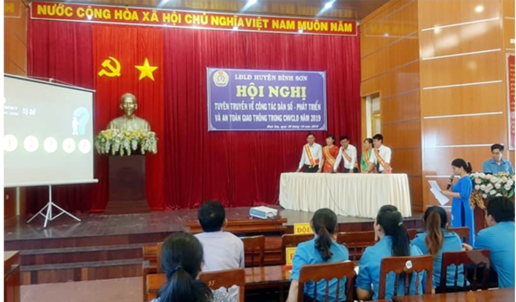 tuyen truyen phap luat duoi hinh thuc san khau hoa