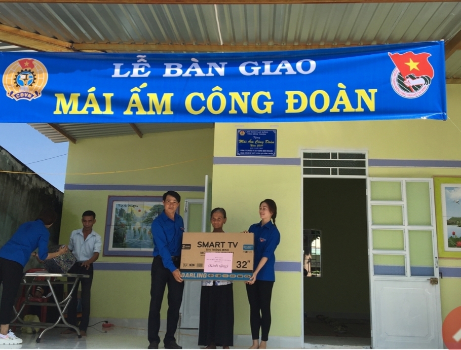 Công đoàn Viên chức tỉnh trao nhà “Mái ấm Công đoàn” năm 2019 cong doan vien chuc tinh trao nha mai am cong doan nam 2019