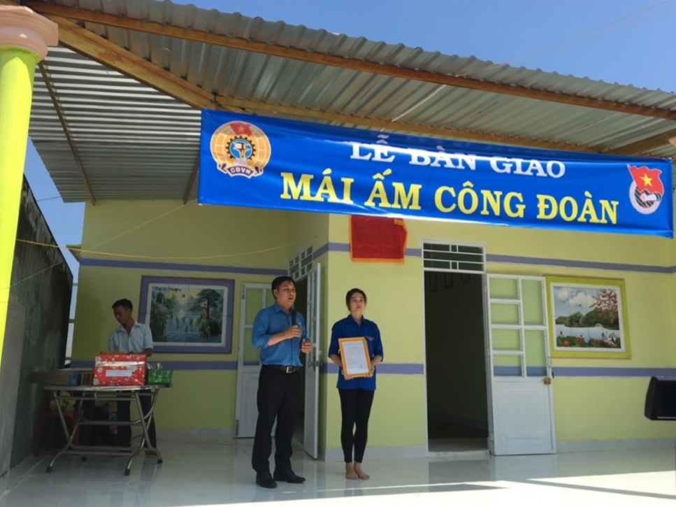 Công đoàn Viên chức tỉnh trao nhà “Mái ấm Công đoàn” năm 2019 cong doan vien chuc tinh trao nha mai am cong doan nam 2019