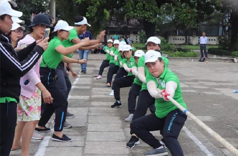 Hội thao trong CNVCLĐ với 02 môn thi đấu Kéo co và Cầu lông hoi thao trong cnvcld voi 02 mon thi dau keo co va cau long