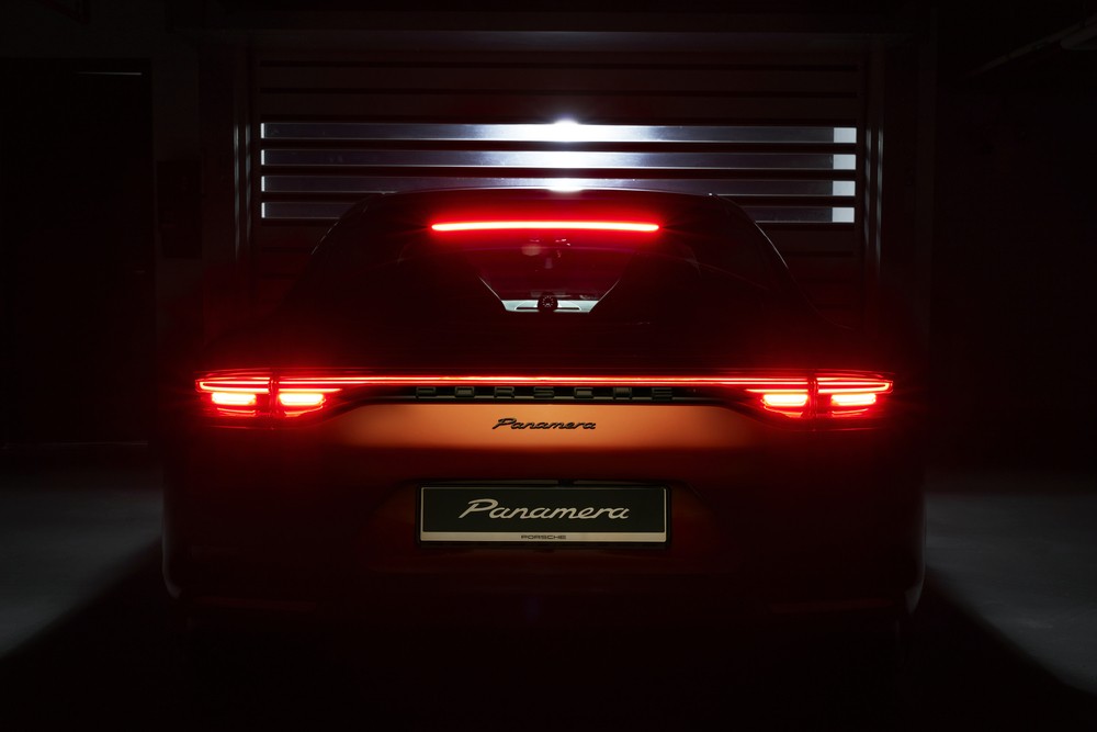 Porsche Panamera phiên bản nâng cấp ra mắt với giá từ 5,3 tỷ đồng