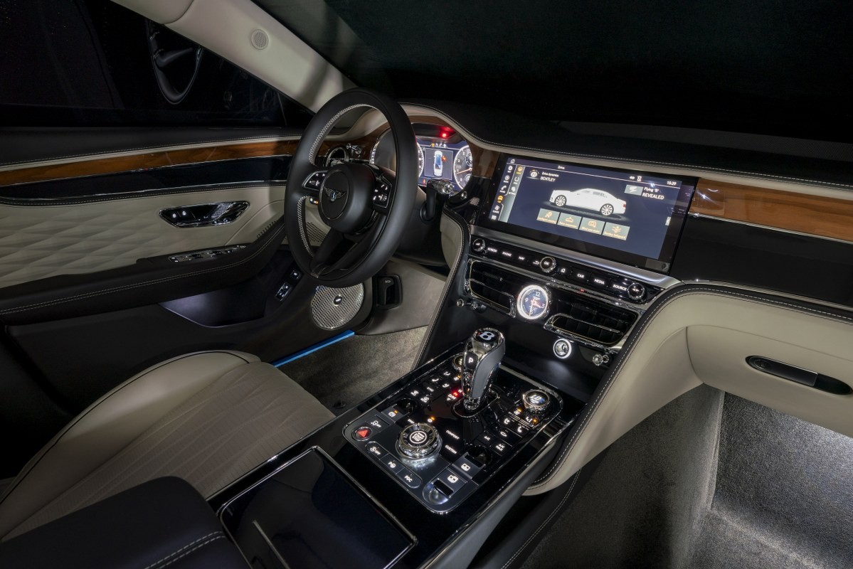 Bentley tổ chức tham quan nhà máy sản xuất trực tuyến