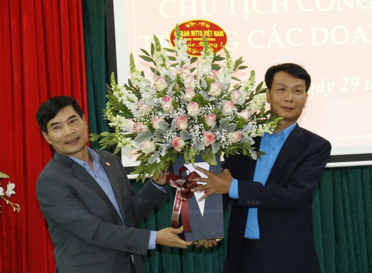 Ra mắt câu lạc bộ “Chủ tịch CĐCS trong các doanh nghiệp có vốn đầu tư nước ngoài” ra mat cau lac bo chu tich cdcs trong cac doanh nghiep co von dau tu nuoc ngoai