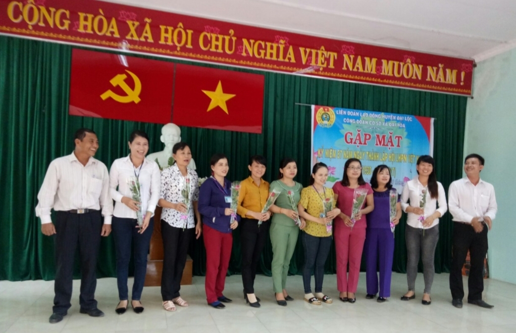 Tổ chức nhiều hoạt động thiết thực lôi cuốn đoàn viên to chuc nhieu hoat dong thiet thuc loi cuon doan vien