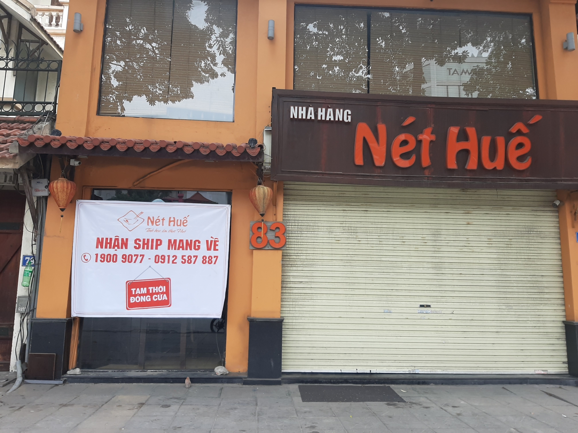 Cửa hàng đóng cửa theo quy định, đừng nên " nửa kín, nửa hở " cua hang dong cua theo quy dinh dung nen nua kin nua ho