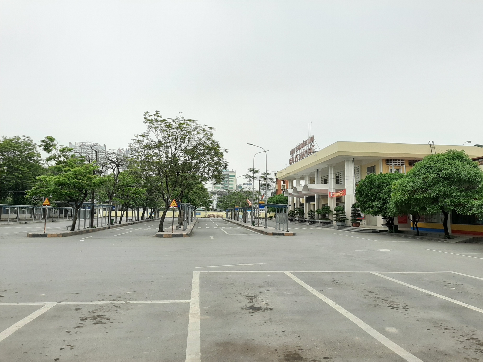 toan xa hoi thuc hien cach ly nhung xe du vuot rao don khach