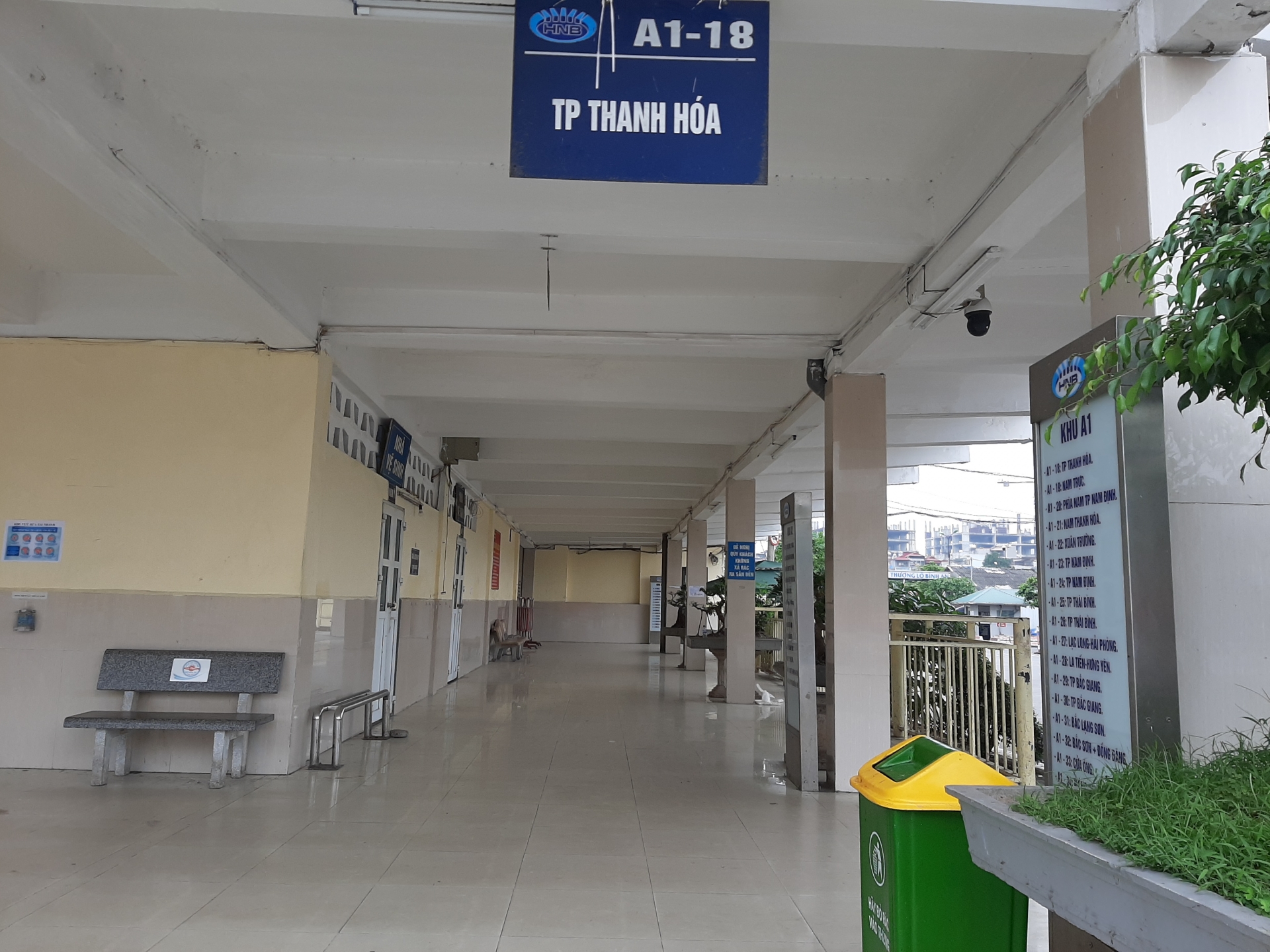 toan xa hoi thuc hien cach ly nhung xe du vuot rao don khach