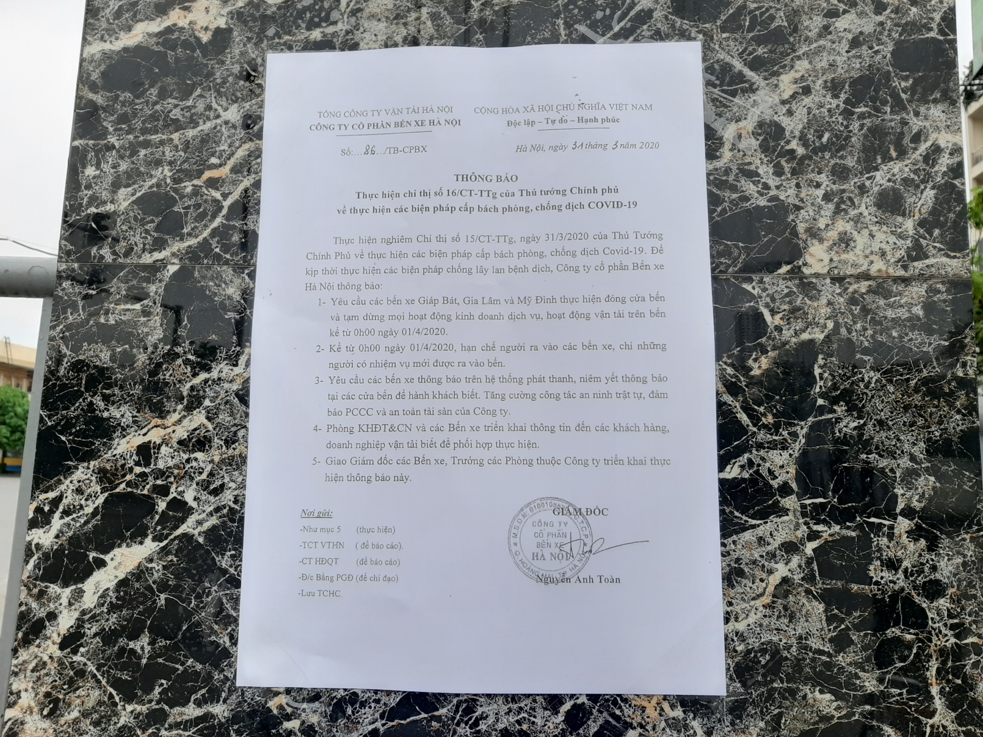 toan xa hoi thuc hien cach ly nhung xe du vuot rao don khach