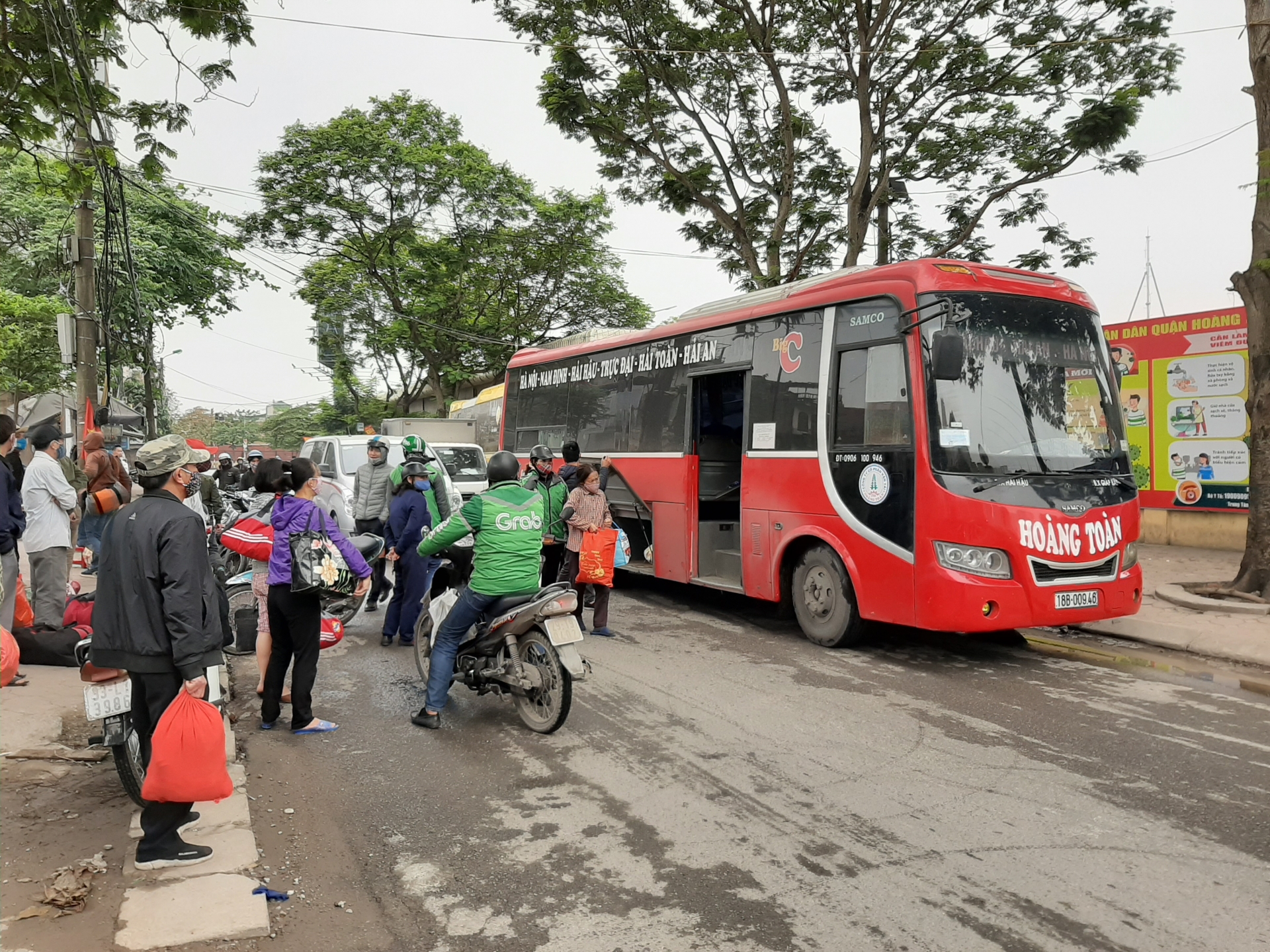 toan xa hoi thuc hien cach ly nhung xe du vuot rao don khach