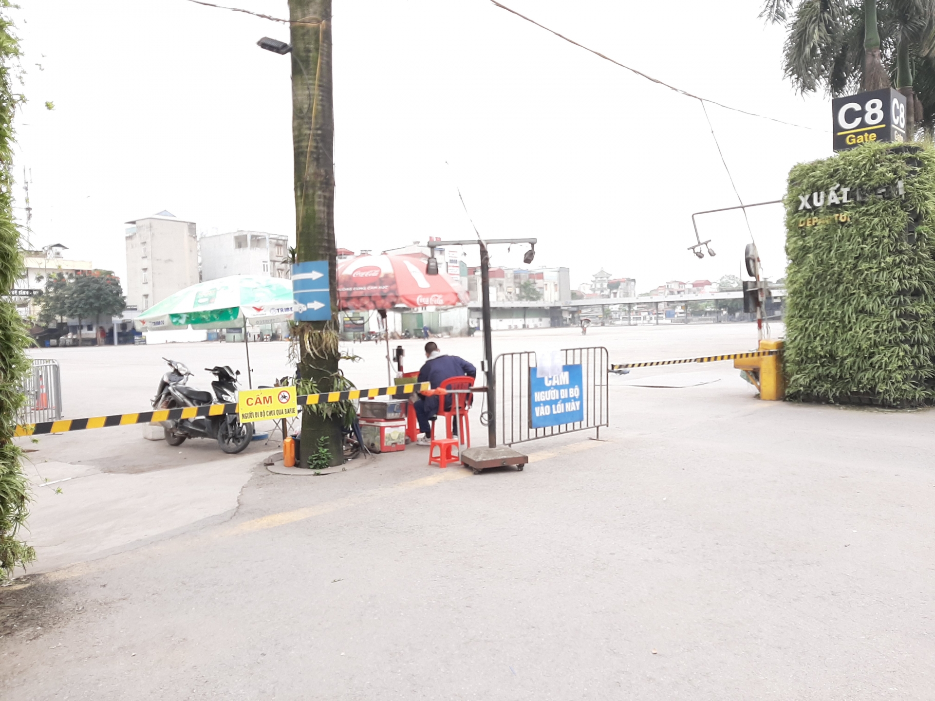 toan xa hoi thuc hien cach ly nhung xe du vuot rao don khach