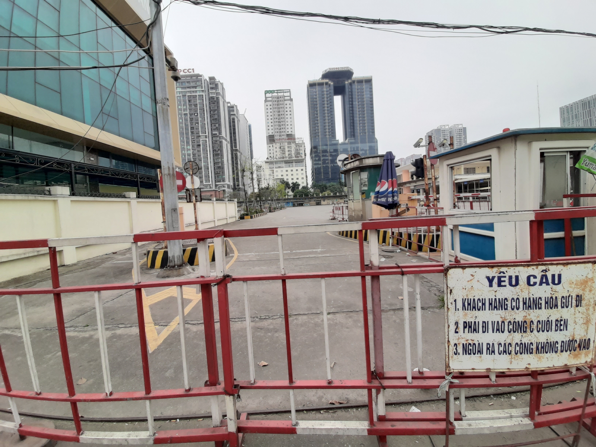 toan xa hoi thuc hien cach ly nhung xe du vuot rao don khach