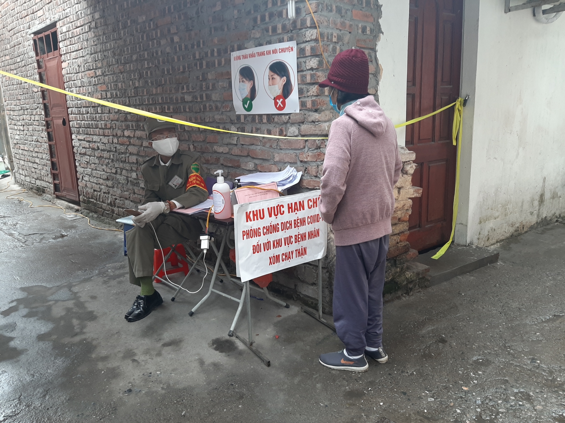 xom chay than nhan duoc su tro giup toi da de khong bi bo lai phia sau