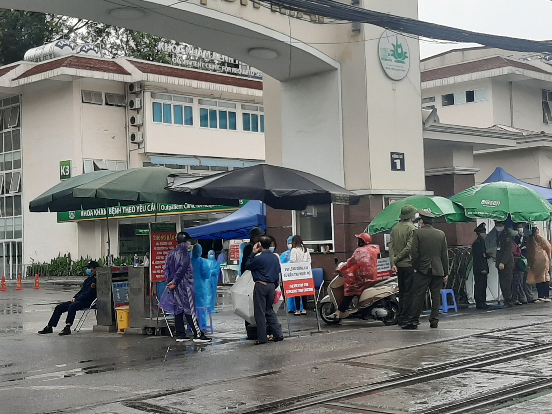 Bệnh viện Bạch Mai duy trì hoạt động như trong giai đoạn cách ly đến hết tháng 4 benh vien bach mai duy tri hoat dong nhu trong giai doan cach ly den het thang 4