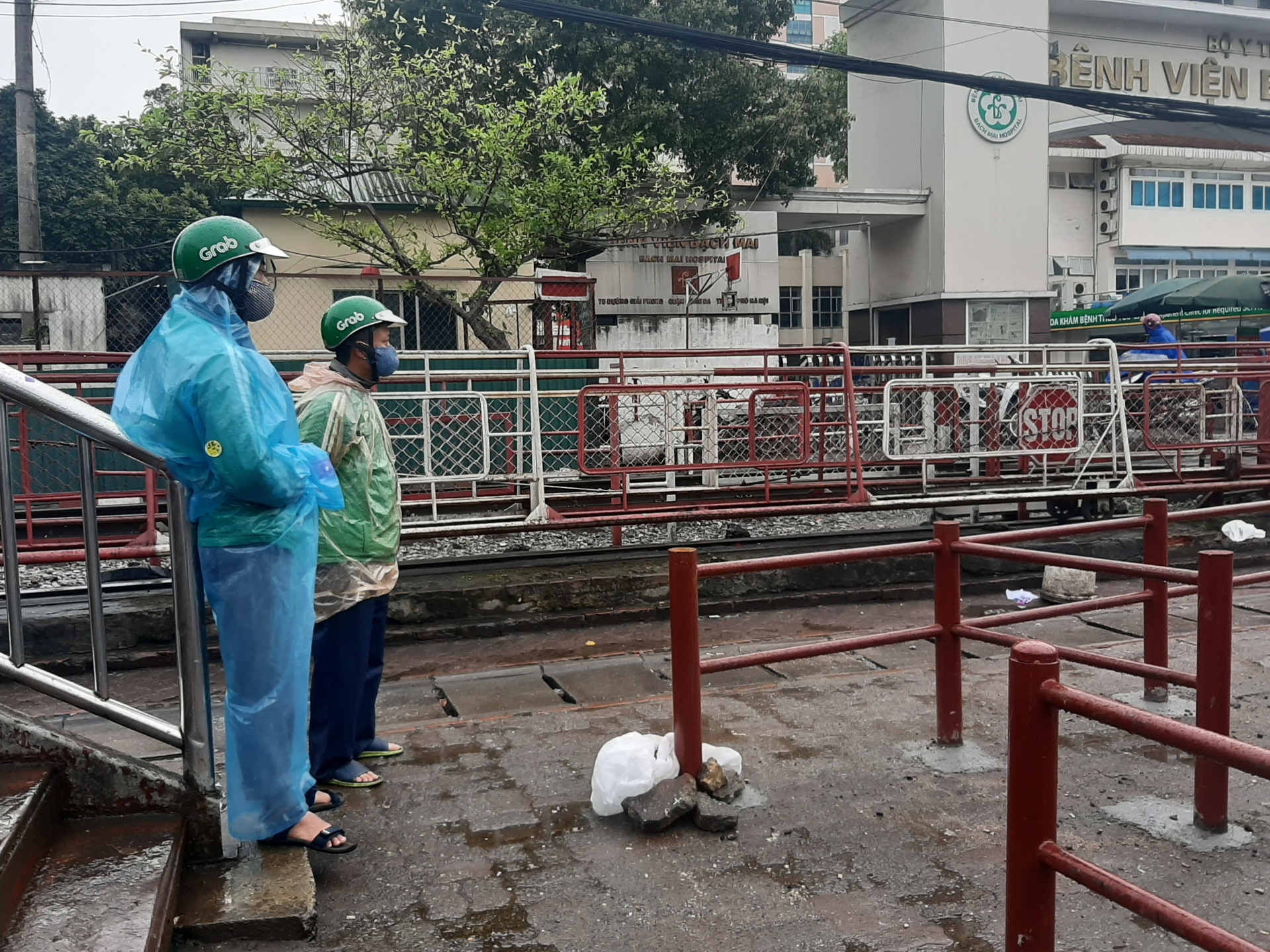 Bệnh viện Bạch Mai duy trì hoạt động như trong giai đoạn cách ly đến hết tháng 4 benh vien bach mai duy tri hoat dong nhu trong giai doan cach ly den het thang 4