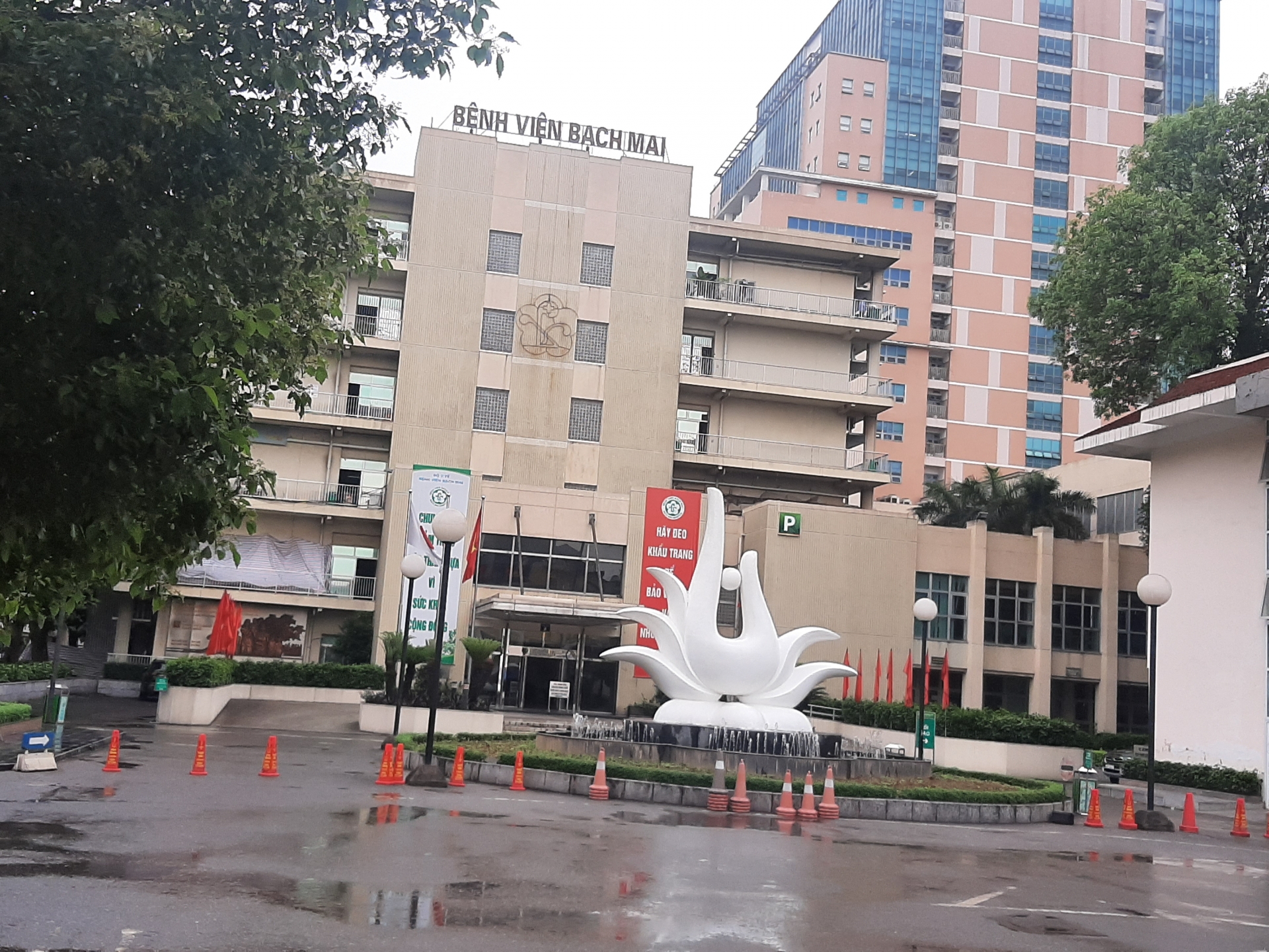 Bệnh viện Bạch Mai duy trì hoạt động như trong giai đoạn cách ly đến hết tháng 4 benh vien bach mai duy tri hoat dong nhu trong giai doan cach ly den het thang 4