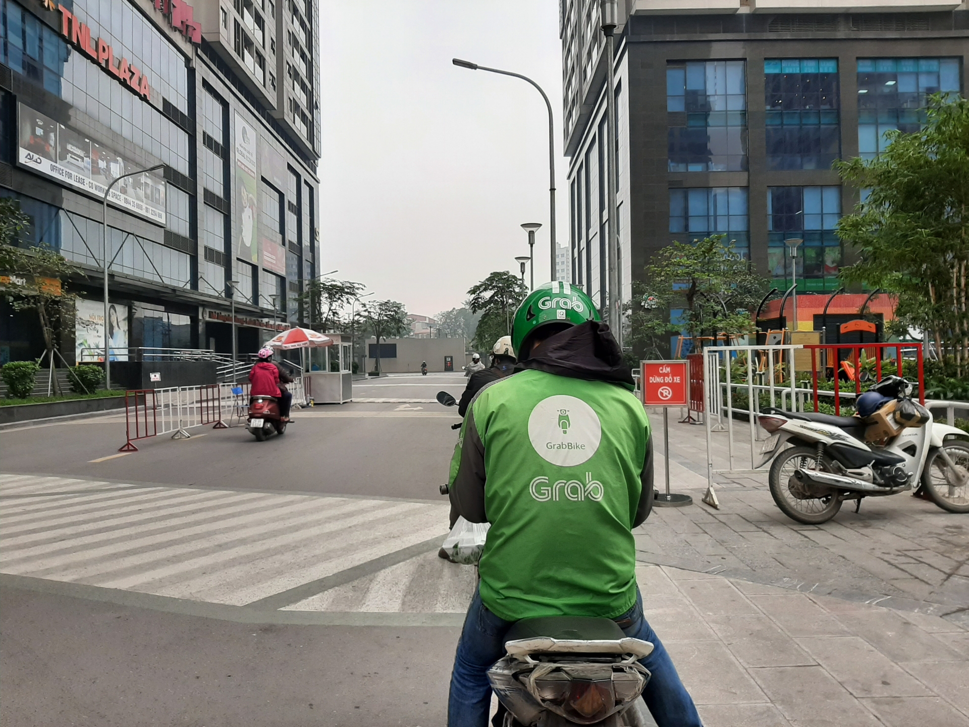 Nhịp sống Hà Nội sôi động trở lại khi bước vào tuần cách ly xã hội tiếp theo nhip song ha noi soi dong tro lai khi buoc vao tuan cach ly xa hoi tiep theo