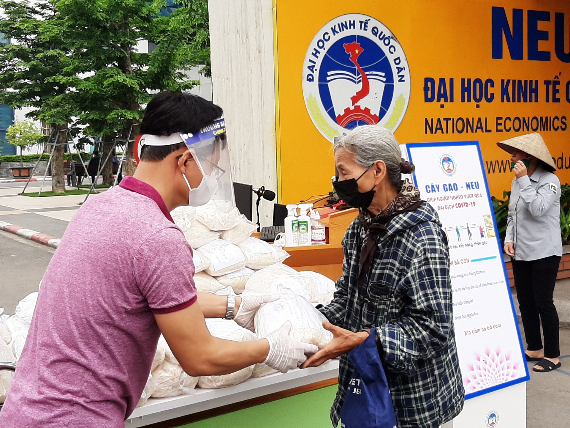 Nhịp sống Hà Nội sôi động trở lại khi bước vào tuần cách ly xã hội tiếp theo nhip song ha noi soi dong tro lai khi buoc vao tuan cach ly xa hoi tiep theo