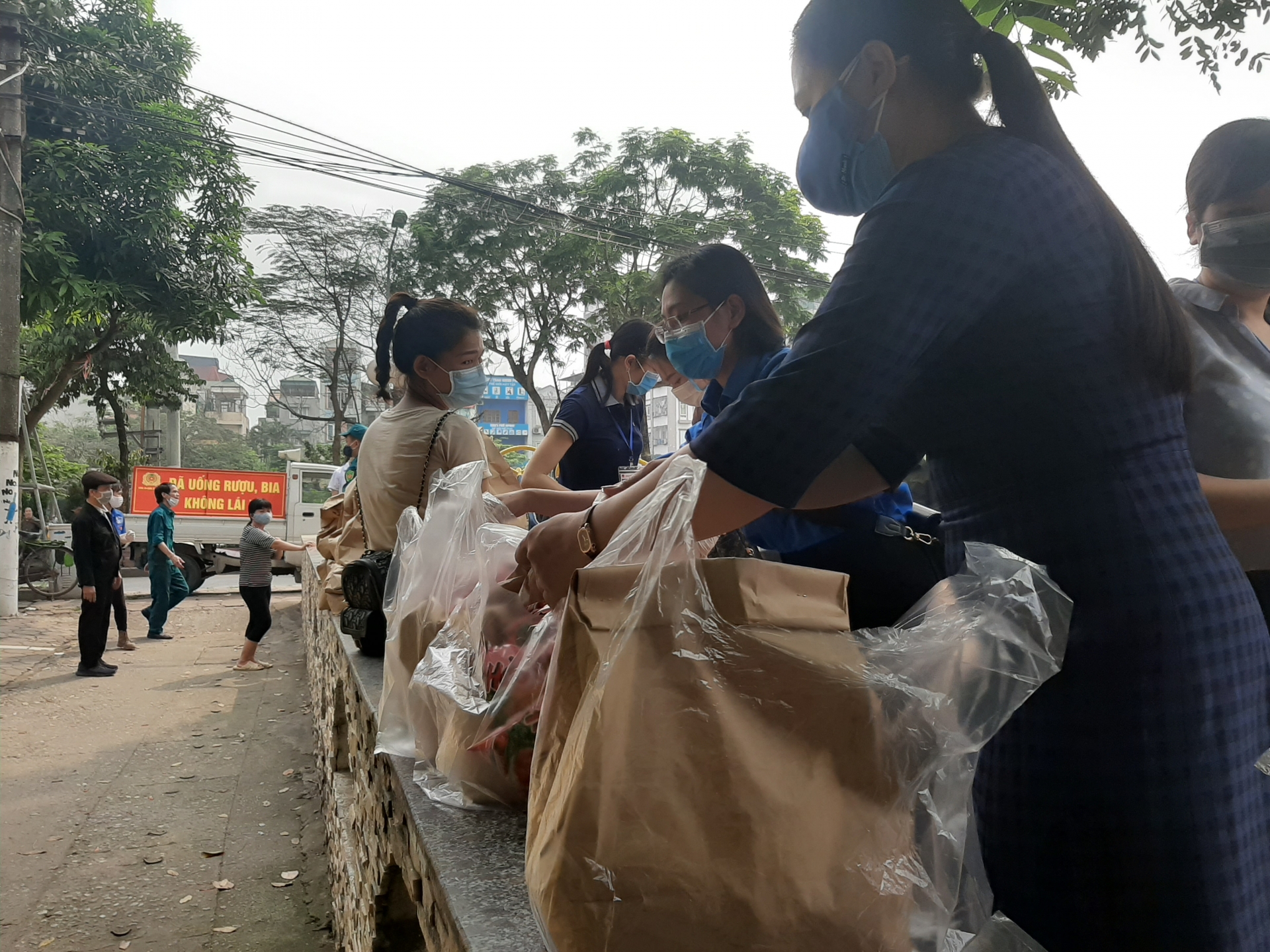 hat gao nghia tinh tiep tuc den voi nguoi kho khan tai kim giang ha noi
