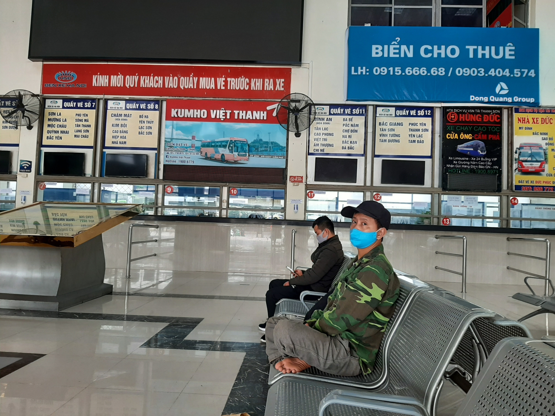 Hà Nội: Các bến xe hoạt động trở lại nhưng vắng khách ha noi cac ben xe hoat dong tro lai nhung vang khach