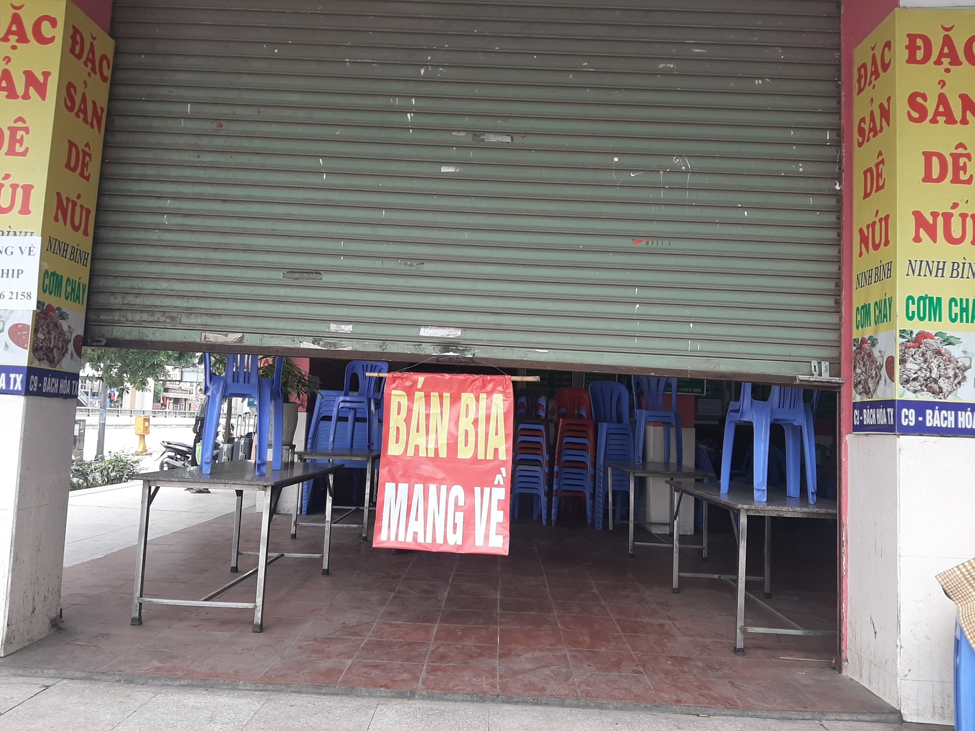 ha noi quan ca phe cat toc goi dau dong nhu hoi sau gian cach xa hoi