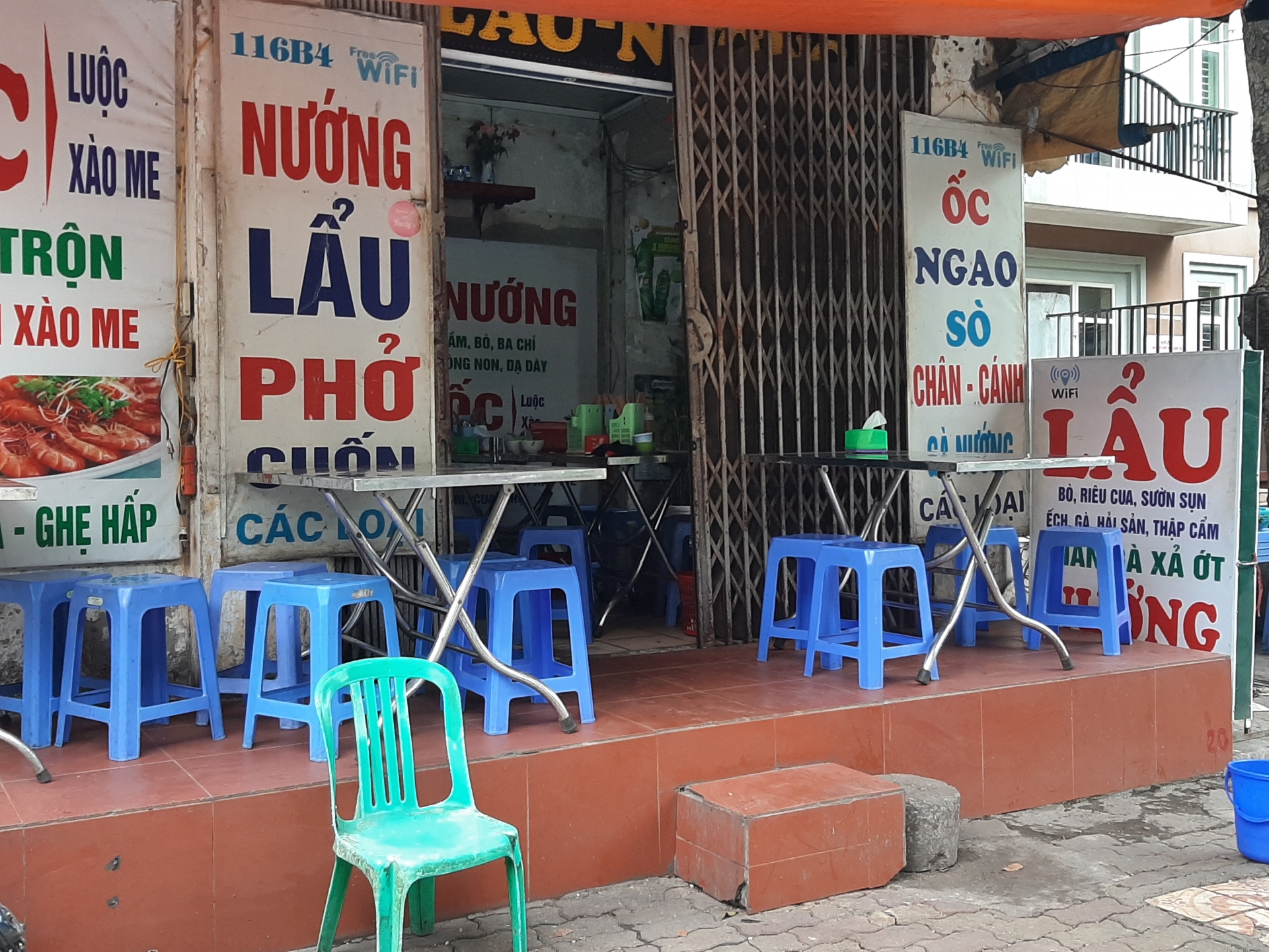 ha noi quan ca phe cat toc goi dau dong nhu hoi sau gian cach xa hoi