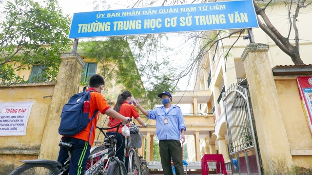 Ngày đầu Hà Nội đi học lại, 3 học sinh bị sốt, phải cách ly ngay dau ha noi di hoc lai 3 hoc sinh bi sot phai cach ly