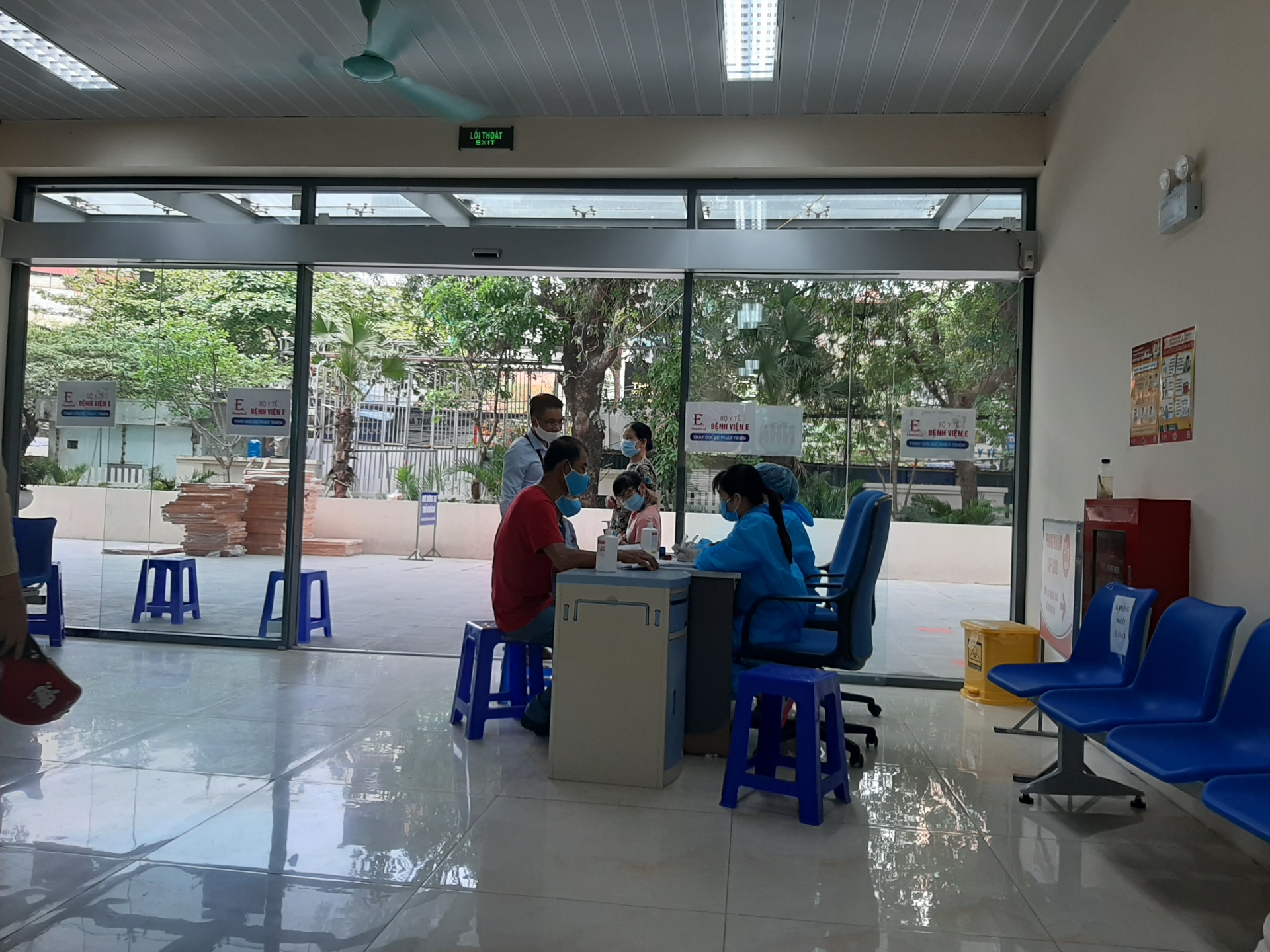 Bệnh viện E, đóng dấu xác nhận người đến viện trong điều kiện sức khỏe đảm bảo benh vien e dong dau xac nhan nguoi den vien trong dieu kien suc khoe dam bao