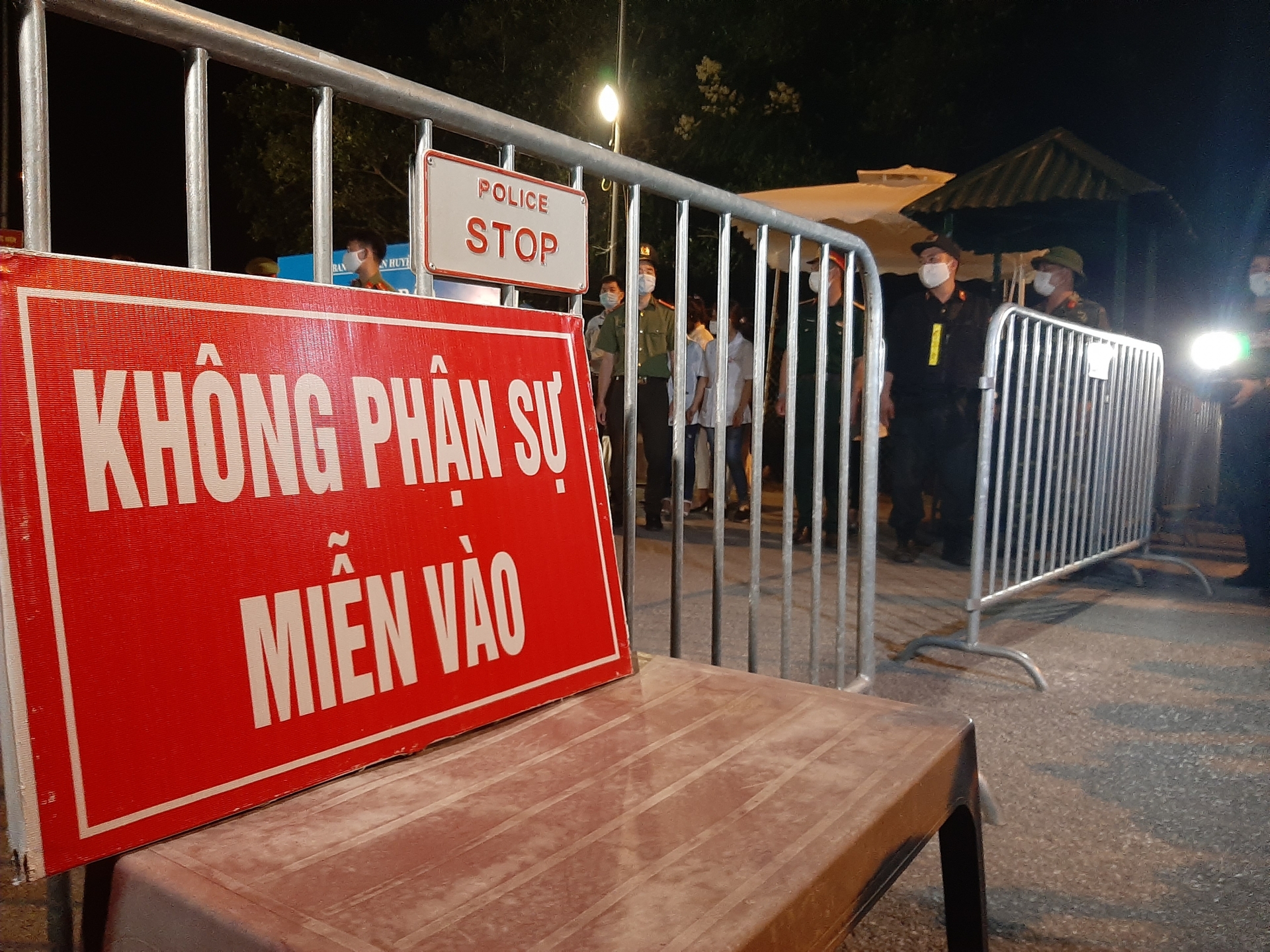 Thôn Hạ Lôi chính thức kết thúc lệnh cách ly sau 28 ngày phong tỏa thon ha loi chinh thuc ket thuc lenh cach ly sau 28 ngay phong toa