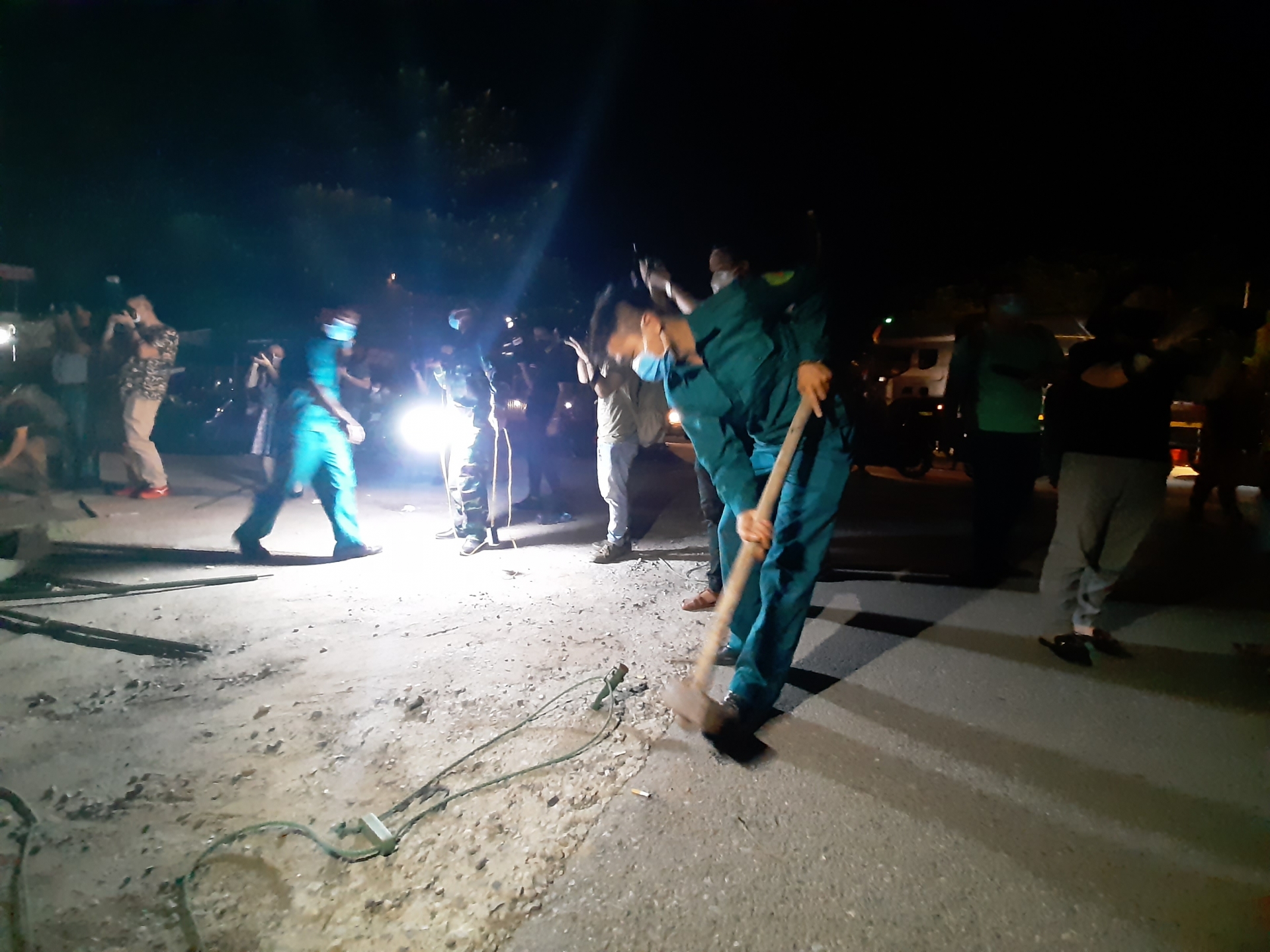 Thôn Hạ Lôi chính thức kết thúc lệnh cách ly sau 28 ngày phong tỏa thon ha loi chinh thuc ket thuc lenh cach ly sau 28 ngay phong toa