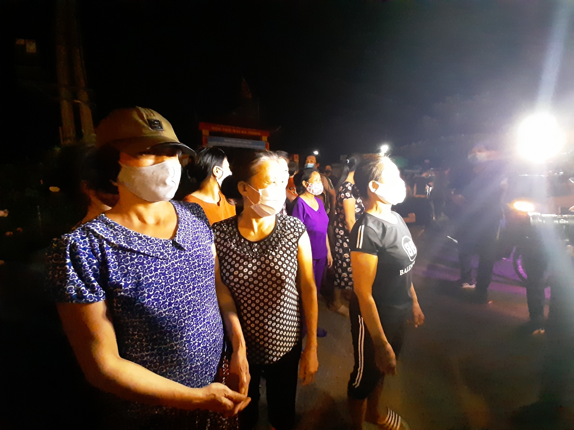 Thôn Hạ Lôi chính thức kết thúc lệnh cách ly sau 28 ngày phong tỏa thon ha loi chinh thuc ket thuc lenh cach ly sau 28 ngay phong toa