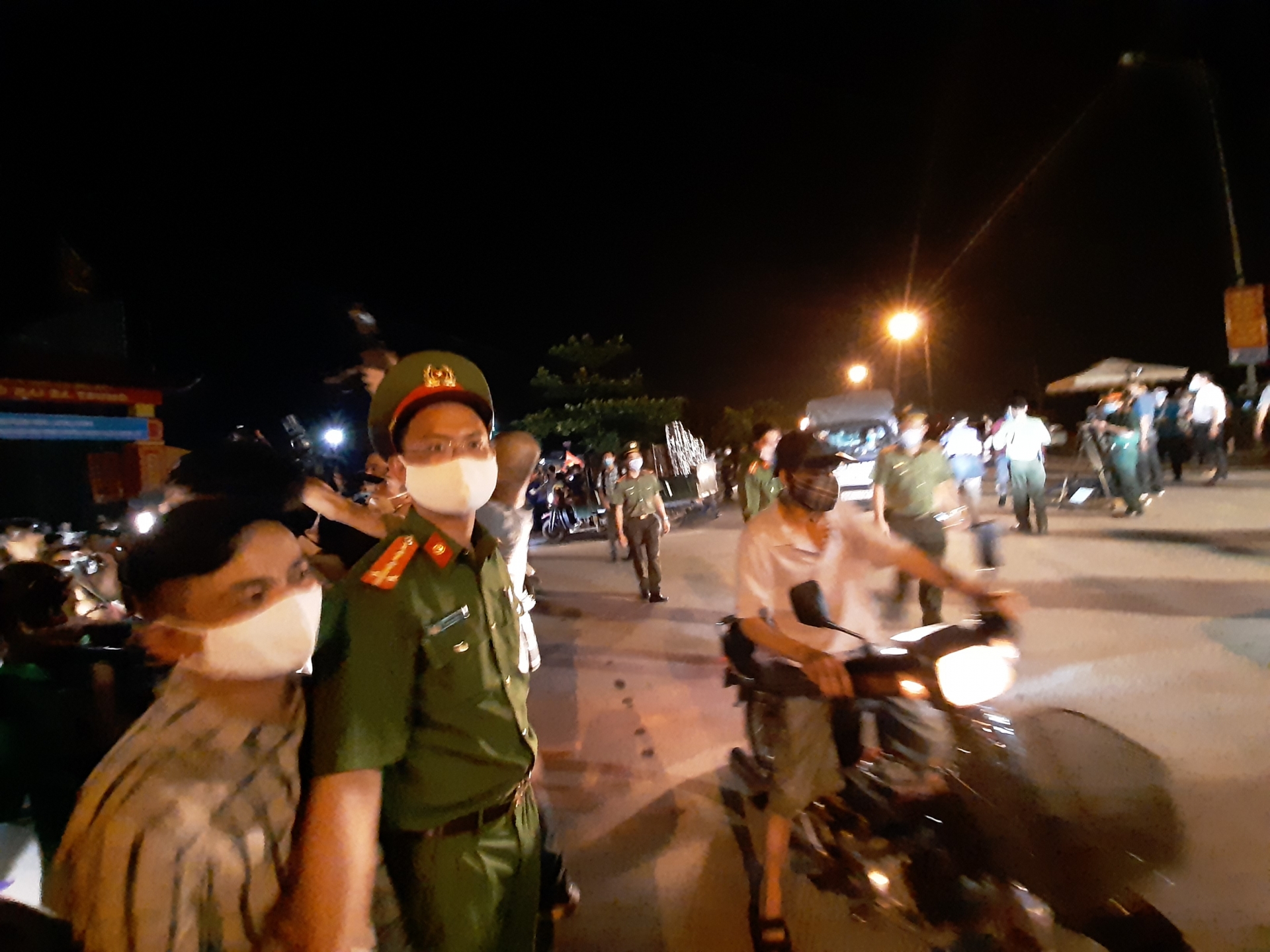 Thôn Hạ Lôi chính thức kết thúc lệnh cách ly sau 28 ngày phong tỏa thon ha loi chinh thuc ket thuc lenh cach ly sau 28 ngay phong toa