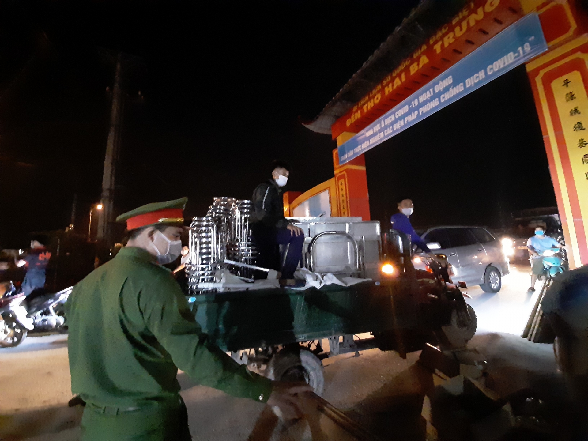 Thôn Hạ Lôi chính thức kết thúc lệnh cách ly sau 28 ngày phong tỏa thon ha loi chinh thuc ket thuc lenh cach ly sau 28 ngay phong toa