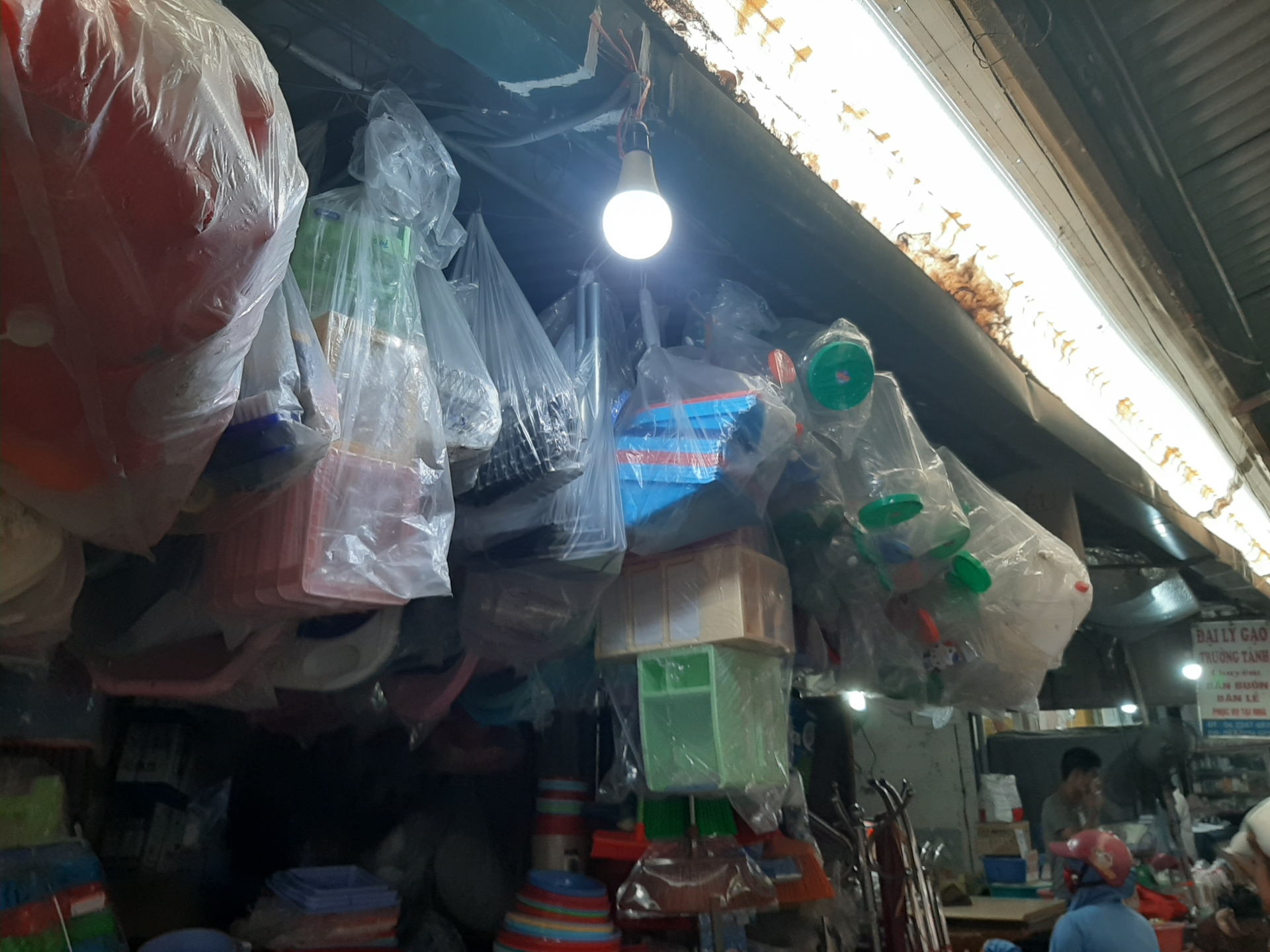 bao dong nguy co chay no tai cac khu cho tam o ha noi mua nang nong