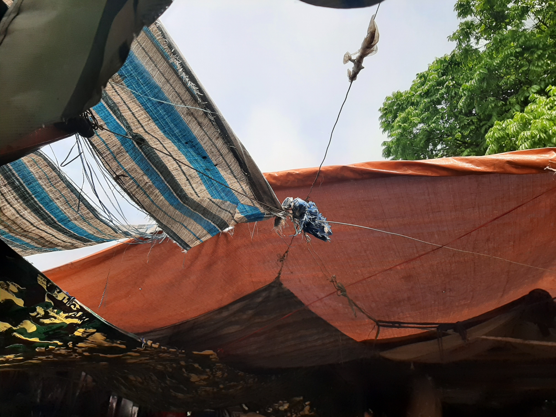 bao dong nguy co chay no tai cac khu cho tam o ha noi mua nang nong