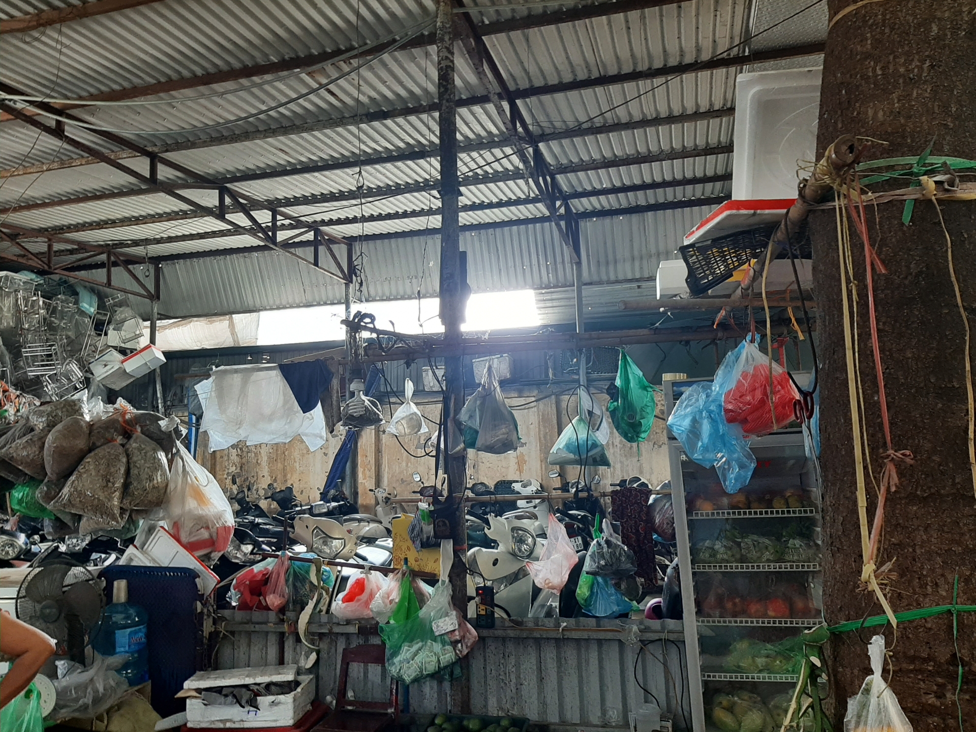 bao dong nguy co chay no tai cac khu cho tam o ha noi mua nang nong