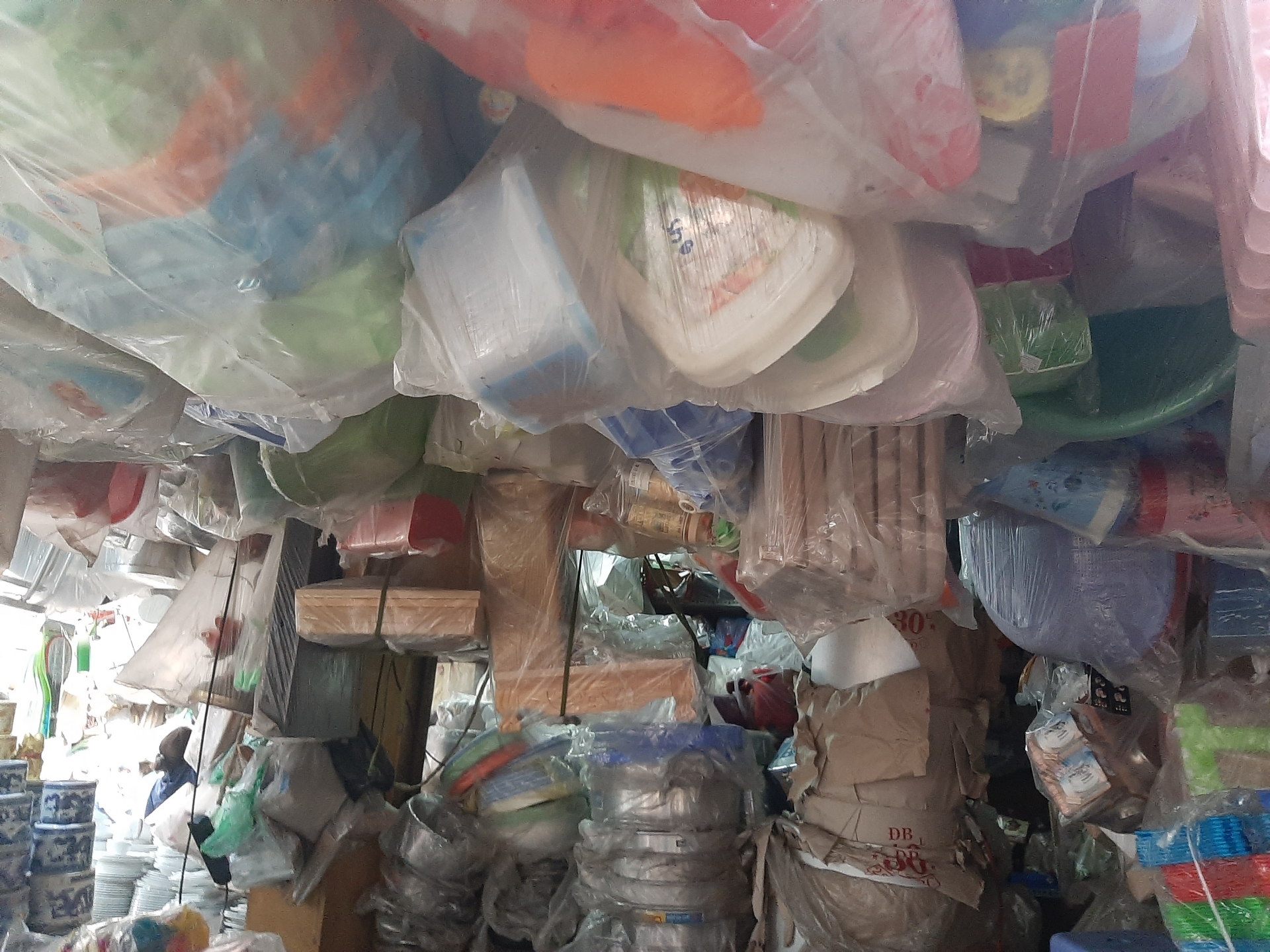 bao dong nguy co chay no tai cac khu cho tam o ha noi mua nang nong