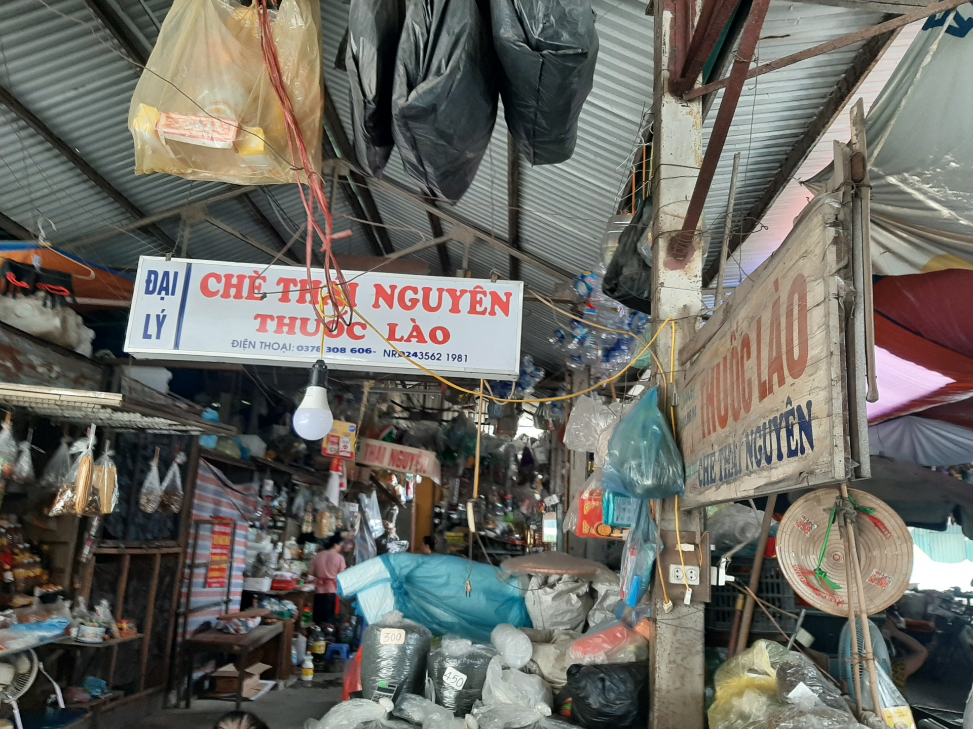 bao dong nguy co chay no tai cac khu cho tam o ha noi mua nang nong