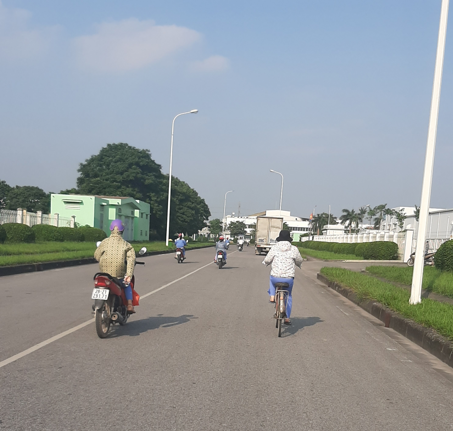 tiem an nguy co tai nan tu nhung con duong ben trong khu cong nghiep