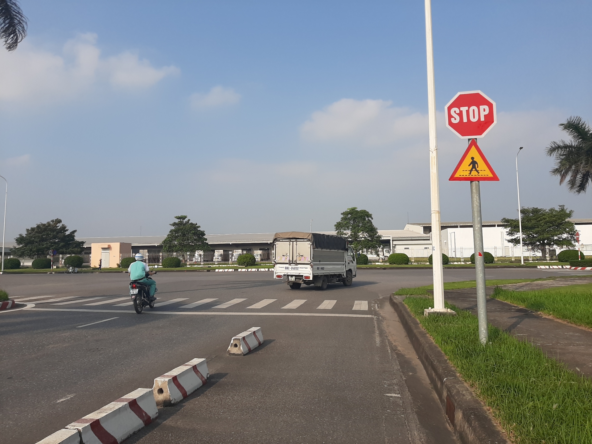 tiem an nguy co tai nan tu nhung con duong ben trong khu cong nghiep