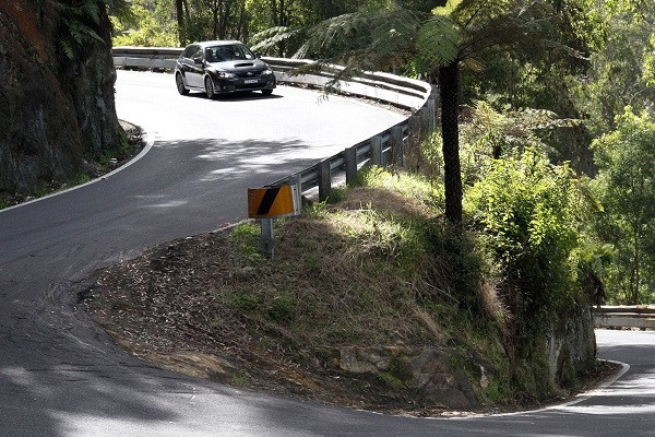 dung chet vi thieu hieu biet cach dieu khien xe tren duong deo nui