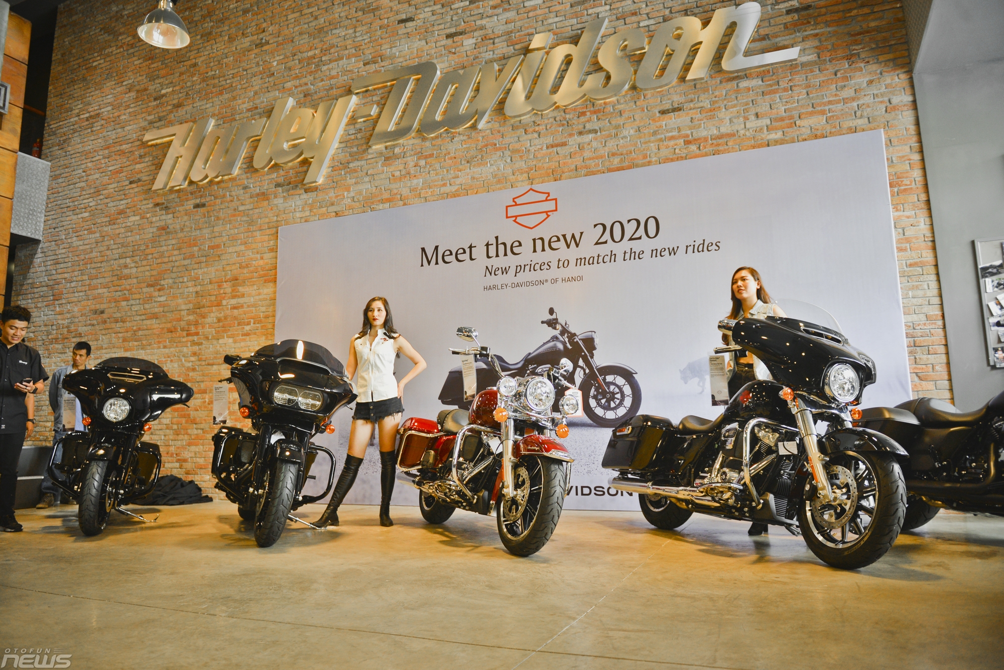 Hai khách hàng Hà Nội "đập hộp" motor Harley Davidson giá hơn 1 tỷ đồng hai khach hang ha noi dap hop motor harley davidson gia hon 1 ty dong