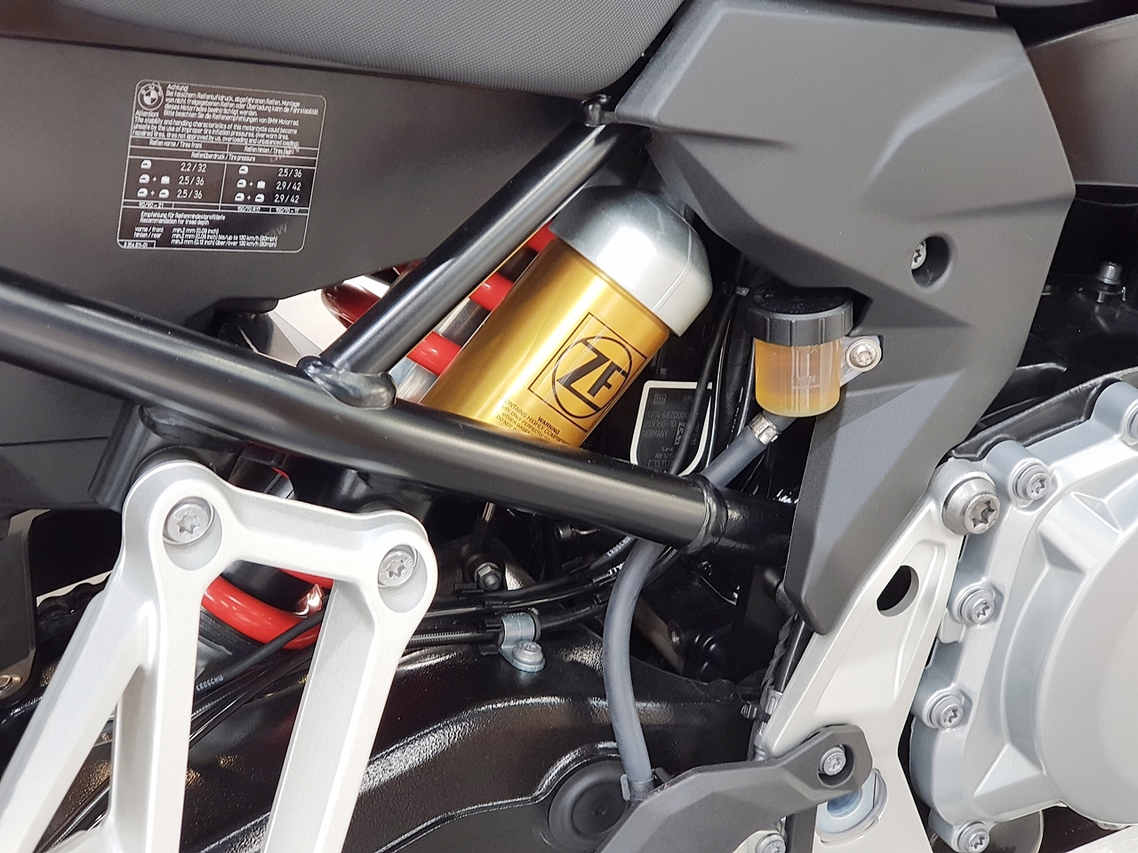 Cận cảnh 'xe phượt' BMW F850 GS can canh xe phuot bmw f850 gs