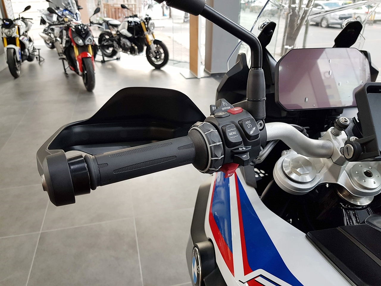 Cận cảnh 'xe phượt' BMW F850 GS can canh xe phuot bmw f850 gs