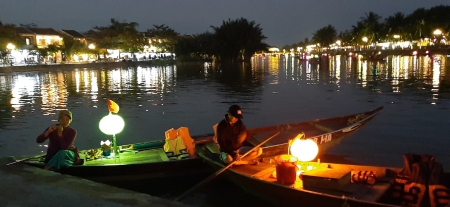 Thân thiện ghe thuyền sông nước Hội An than thien ghe thuyen song nuoc hoi an