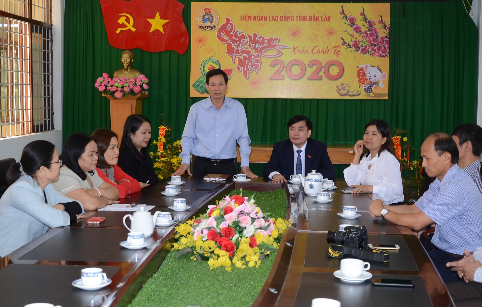 Bí thư Tỉnh uỷ Đắk Lắk: Công đoàn tỉnh cần tiếp tục đổi mới hoạt động bi thu tinh uy dak lak lam viec voi lien doan lao dong tinh dak lak