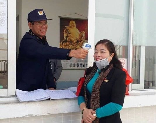 Chia ca, lắp vách ngăn bàn ăn bảo vệ người lao động chia ca lap vach ngan ban an bao ve nguoi lao dong