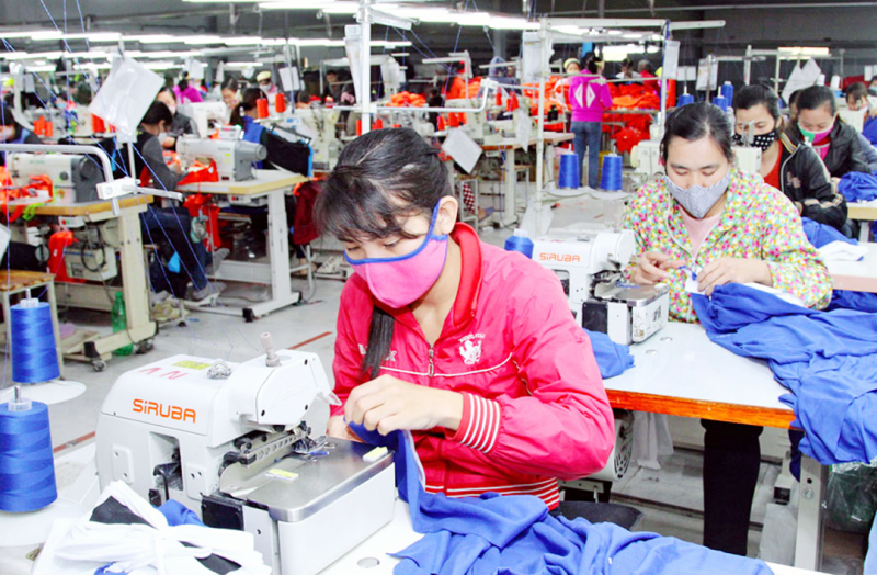 Công đoàn đồng hành cùng khó khăn với người lao động cong doan dong hanh cung kho khan voi nguoi lao dong