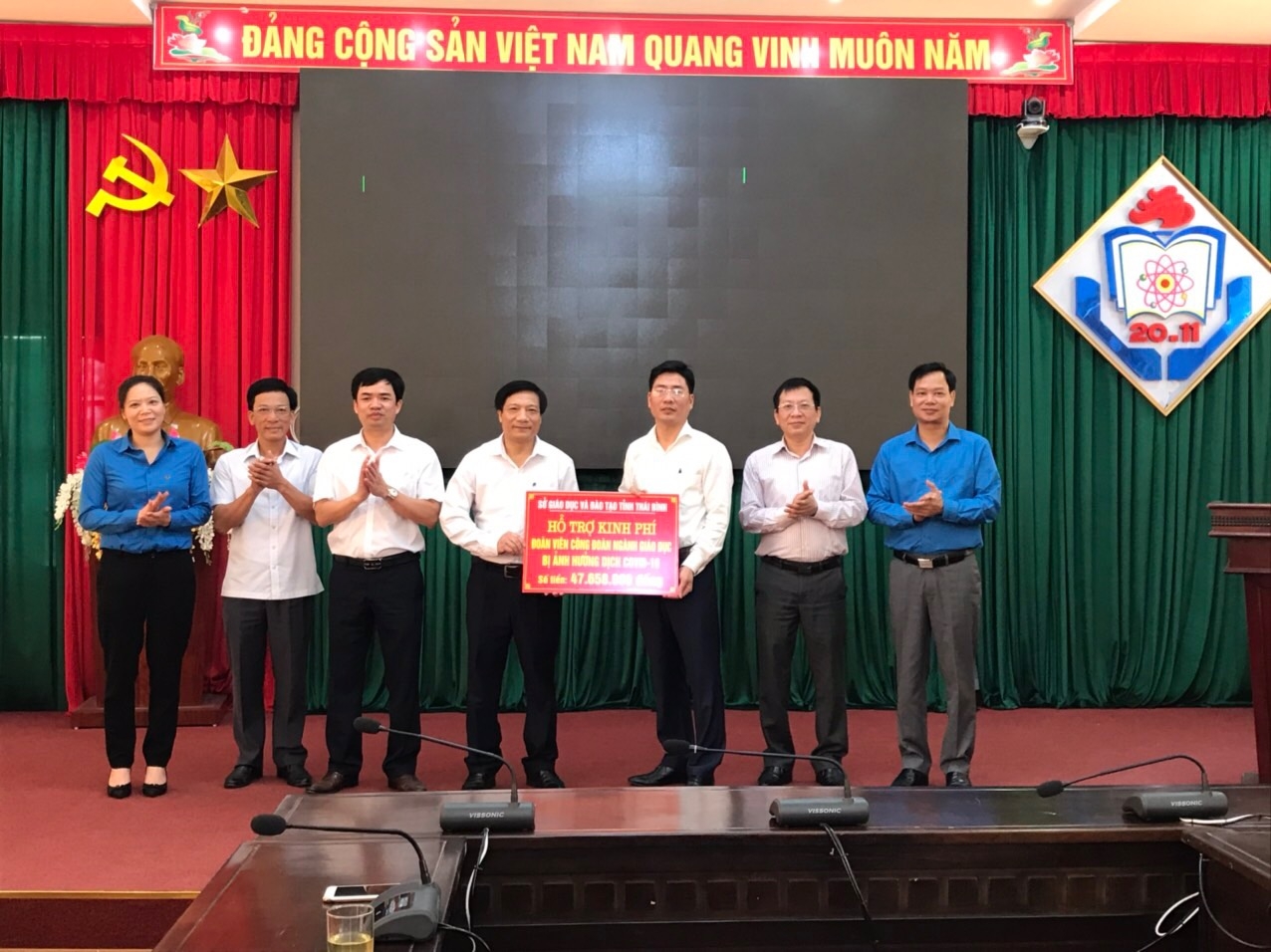 thai binh trao ho tro doan vien bi giam sau thu nhap do anh huong cua dich covid 19