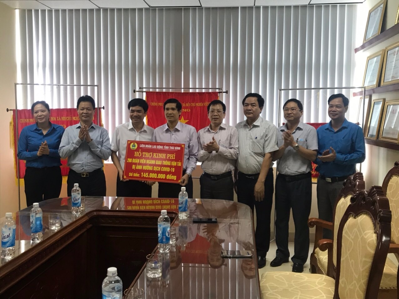 thai binh trao ho tro doan vien bi giam sau thu nhap do anh huong cua dich covid 19
